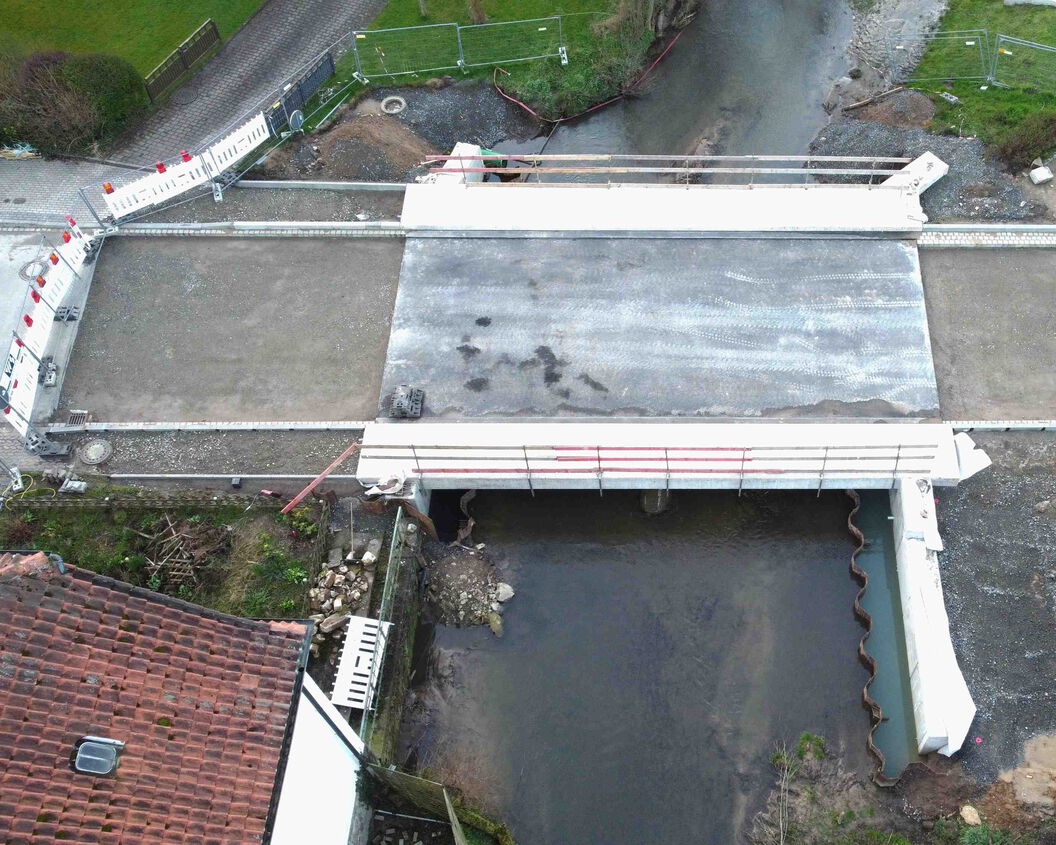 1-Feld Brücke in Fertigteil- und Ortbetonbauweise