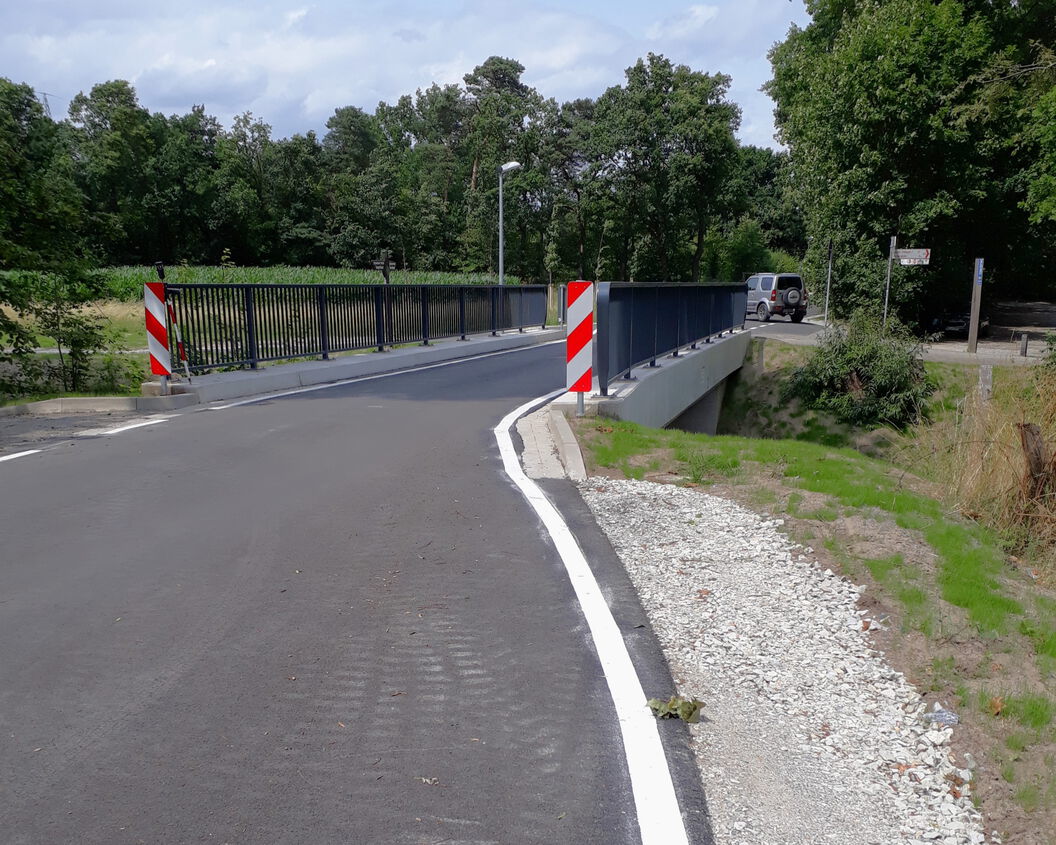 Stahlbetonbrücke in     Ortbeton-/     Fertigteilbauweise